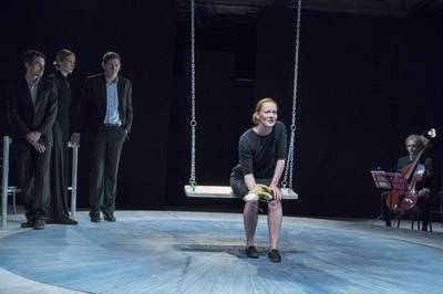 Kovács Krisztián, Grisnik Petra, Molnár Gusztáv, Mészáros Sára (elől)|Ilovszky Béla