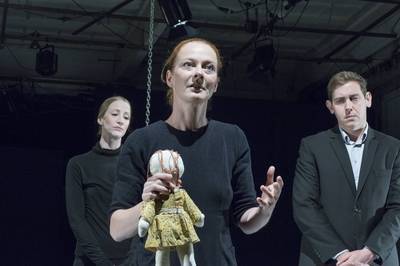 Grisnik Petra, Molnár Gusztáv, Mészáros Sára (elől)|Ilovszky Béla